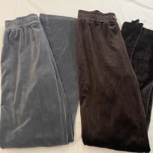 Gina byxor  - Gina byxor i fint skick, snörena är tyvärr borta! Den bruna är i S och den gråa i XS