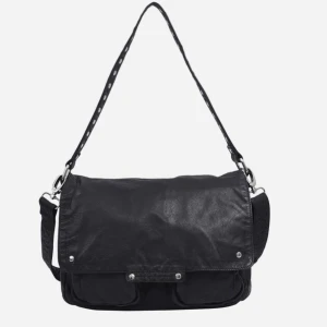 Nunoo väska!! - Säljer min otroligt snygga Nunoo väska då den ej kommer till användning längre. Köpte den för 1900kr så vill åtminstone ha 1300kr för den. Den är i superbra skick. Har massor av fack och rymmer mycket! köpare står för frakt.