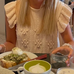 Virkad topp - Lägger ut igen på grund av oseriös köpare, köptes för ca 1 år sen på zara för 399kr använd ca 3 gånger, köp direkt för 300+ frakt! Vid snabb affär kan priset diskuteras!❤️