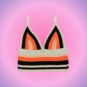 Virkat linne från Zara - Virkat linne från Zara i fina färger😍Helt oanvänt och därför i toppenskick! 🙌🏼🤩 Det är croppat o sitter fint. Skriv privat vid intresse o frågor💖💖💖💋