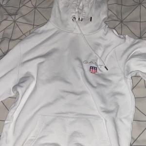 Gant Hoodie  - Den e som helt ju och köpte den för 1490 ungefär. 