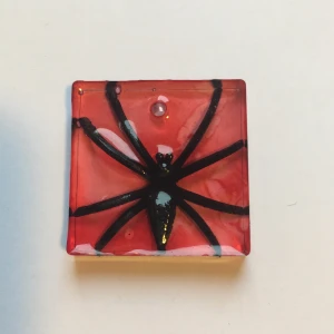 Spindel hänge - handgjort spindelhänge, passar perfekt som halsband,nyckelring osv, frakt 13kr 