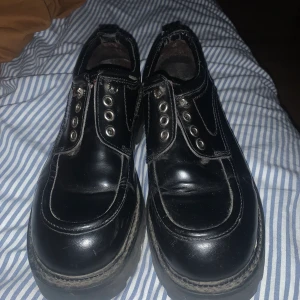 Chunky loafers - Säljer dessa svin coola chunky loafers som är liiite för stora för mig, jag har storlek 39 och dessa är 39 men skulle säga att de passar 40