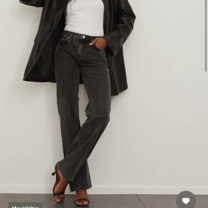 Jeans svarta låg midja - Lågmidjade byxor i storlek 40🖤 Från nakd