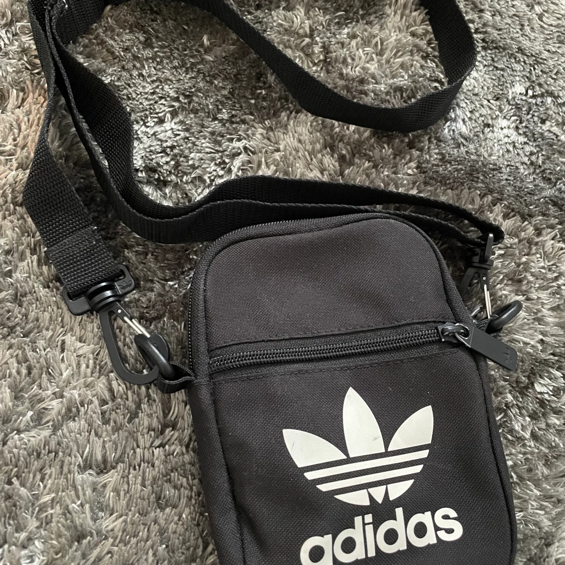 Adidas Originals - Axelremsväska  - 90