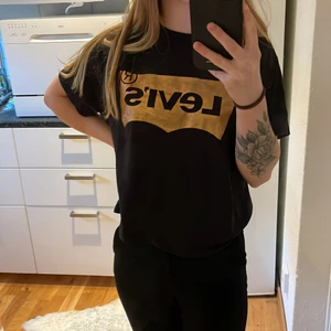 Levi’s t-shirt XS - Bra skick, loose fit , skönt material. 