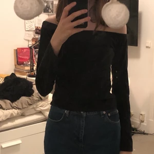 Svart tröja na-kd - Använd flera gånger.  Storlek: S Nypris: 179kr Säljer för 60kr Frakt: 66kr  Vid frågor är det bara att skicka ett meddelande✨. 