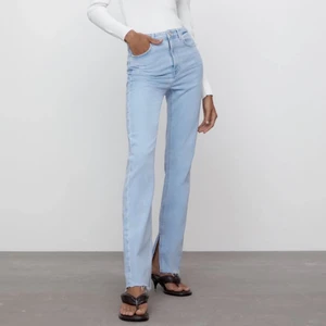 Jeans med slits zara  - Använda 1 gång, nypris 360kr! Slutsålda 