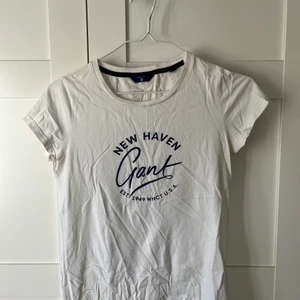 Gant t-shirt💞 - Vit t-shirt från Gant i fint skick 