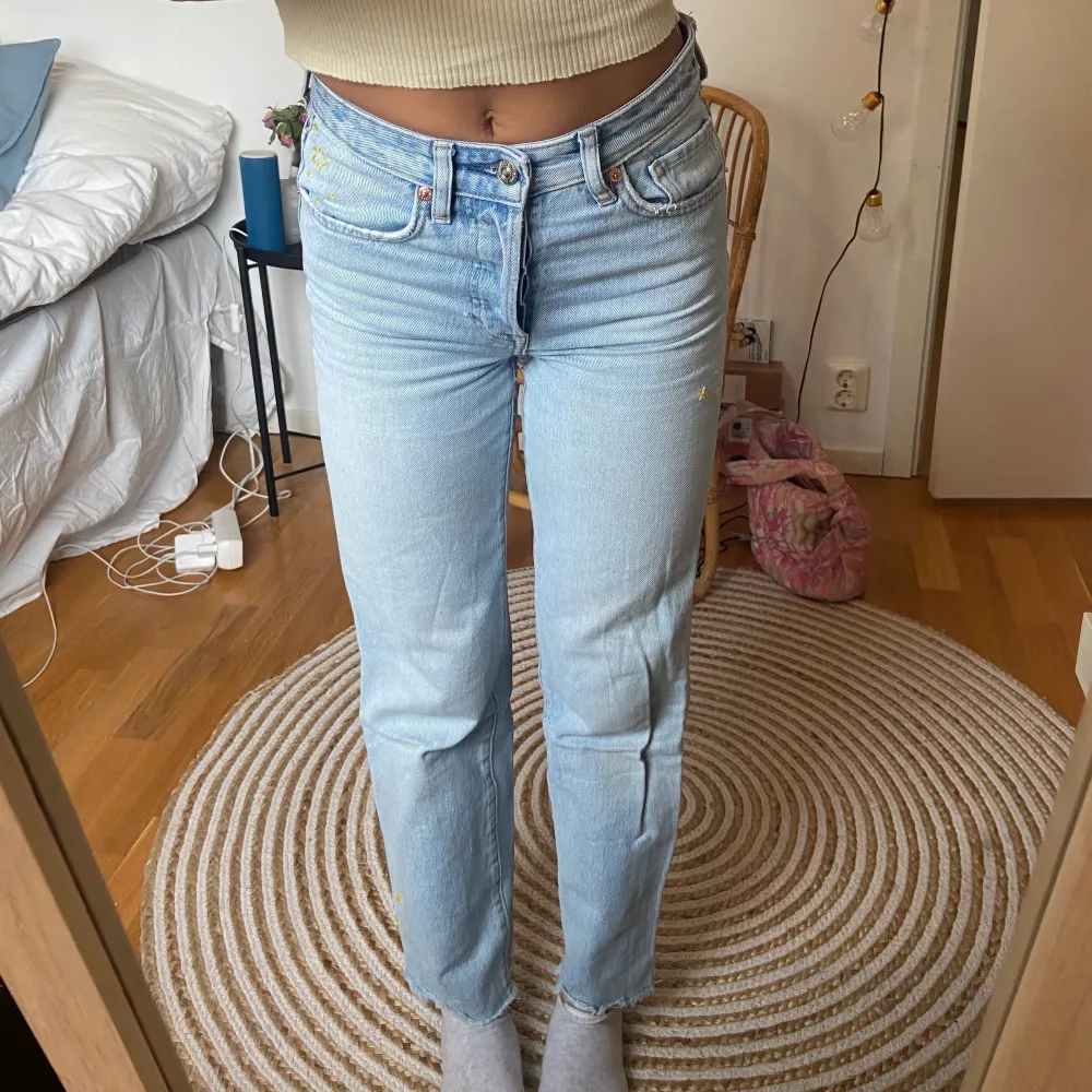 Så söta mod waist jeans med broderade stjärnor⭐️⭐️⭐️ Frakten kommer att vara spårbar💕📦 . Jeans & Byxor.