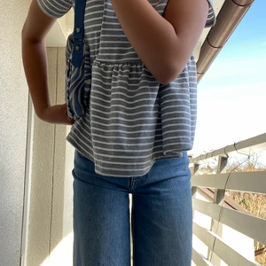 M - Det här är också ett väldigt fint plagg. Men jag råka ta den i en förstor storlek och därför kommer jag beställa samma men i S. Jag har bara använt den någon enstaka gång. Köparen står för frakt men jag kan också mötas upp i Malmö.❤️💓