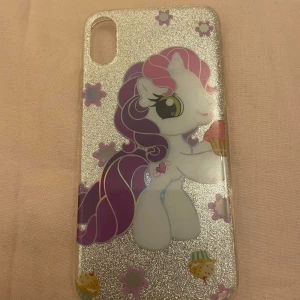 iphone x/xs skal - jag säljer iphone x/xs skal, den använd fåtal gånger, den är superfint sick. passar inte min mobil. kommer inte till använing. den knapp använd. kan mötas upp, frakt står köpare för själv, kan även posta den, 