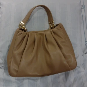 Beige Dröm från Michael Kors - En äkta MK väska i nyskick endast använd 2 ggr.