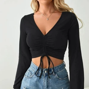 TRÖJA SHEIN - Jätte fin topp från Shein i storlek S, säljer då jag råkade beställa två lika. Priset går att diskutera🤍 Kan skickas eller mötas upp nära Falu.😌 Öppen för byten