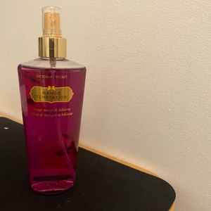 Victoria secret body mist  - Mango temptation! Knappt använd. Spårbar frakt 57kr🌸