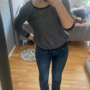 Tröja  - Fin tröja från Peter Hahn, står ej storlek men gissar på s/m. Trekvartsärmar🙏🏽 Säljer för 80kr exkl frakt! Kan mötas i Stockholm🥰