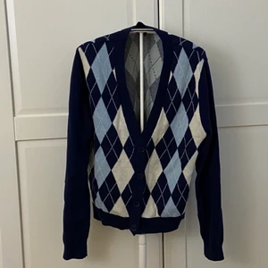 Kofta med mönster💙 - En blårutig kofta från Monki💙Storlek är M. Pris går att diskutera