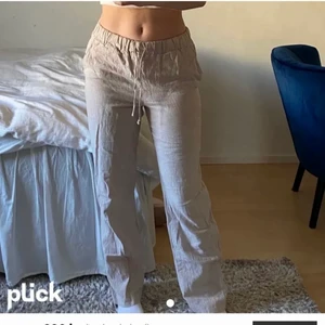 Linnebyxor  - Lånad bild men säljer mina linnebyxor från H&M storlek M💗 aldrig använda! 