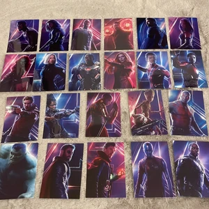 Marvel posters - 22 små infinity war character posters, säljer ej separat utan alla tillsammans!! säljer för att jag inte längre gillar marvel lika mycket. 200kr+frakt, vet ej vad den är än💗💗