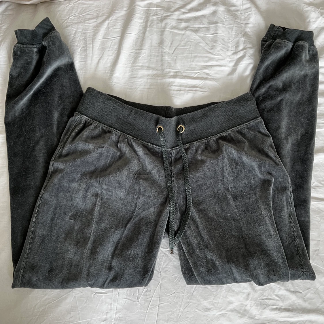 Mörkgrönt mjukisset från Cubus