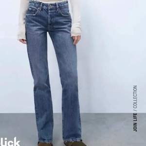 Säljer dessa mid waist straight zara jeans, storlek 38 men passar som en 36/S💓 Perfekt skick