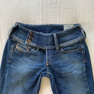 Diesel jeans - Lågmidjade jeans från Diesel 🤍 tyvärr för små så kan inte visa bild på<3 passar xxs/xs