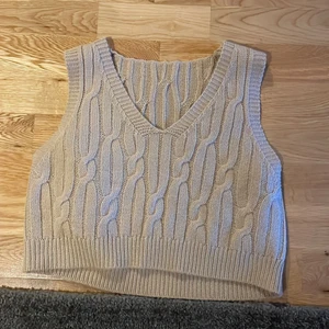 Shein väst - Superfin topp från shein säljer då jag aldrig använt den, köpare står för frakt 