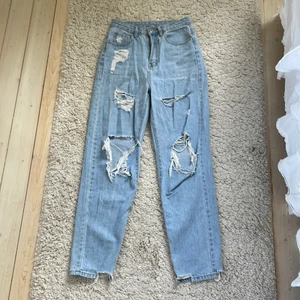 Jeans - Säljer dessa jeans för att dom aldrig kommer till användning 💗