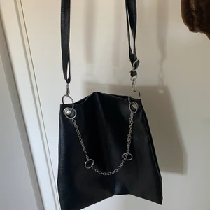 Shein väska  - En fin shein väska som är medel stor! 