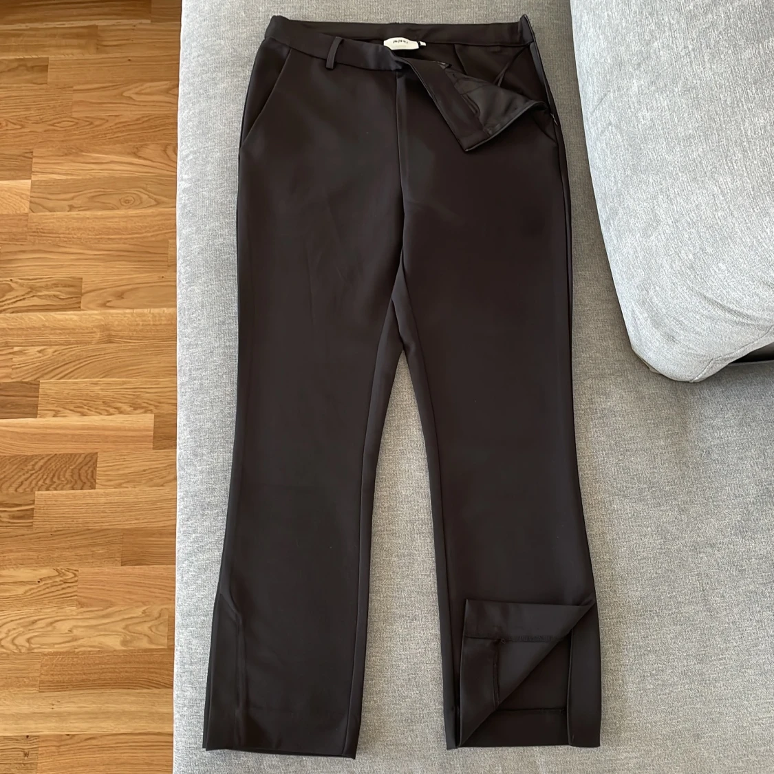 Kostymbyxor från Moves By Minimum i strl 36 - 91