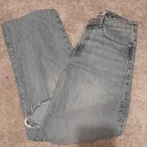 Ett par vida blå jeans från lager 157 🔥 I storlek S. Jeansen är använda ett par gånger men är som nya! Model-Boulevard