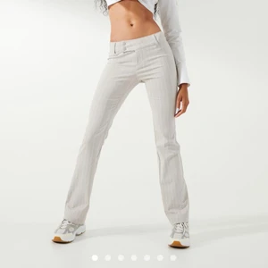 Hm kostymbyxor  - Funderar på att sälja mina hm kostymbyxor i storlek xs, aldrig använda. Slutsålda i alla storlekar utom XL. Pris +frakt🤍 Kolla gärna på mina andra annonser