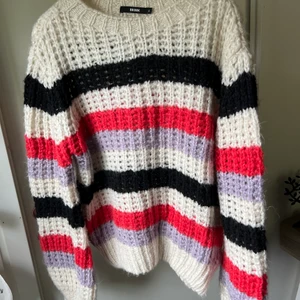 Stickad tröja - så mysig stickad tröja från Bikbok. Mycket Fint skick. 