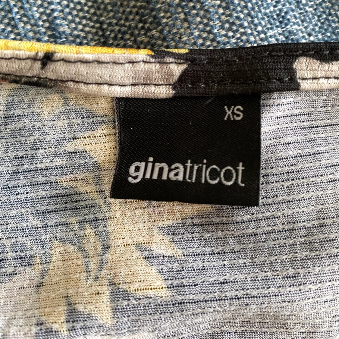Blommig klänning - Gina Tricot   - 91