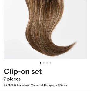 Clip in löshår 50 cm  - Säljer helt nytt äkta löshår från rapunzel 50 cm 7delar.  Färgen hazelnut caramel balayage  Endast testad  Nypris 1950 kr   Om du vill ha fler bilder är det bara att skriva 😊💕