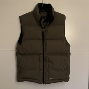 Dunväst från Peak Performance  - Använd, i gott skick.