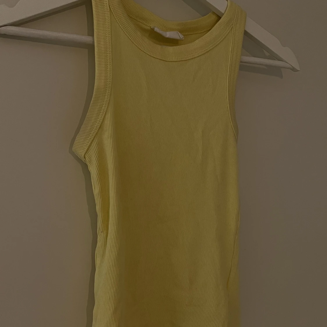 Gult ribbat linne - 91