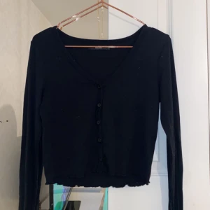 Tröja  - Fin tröja från Bikbok ☺️ Fint skick ✨ 