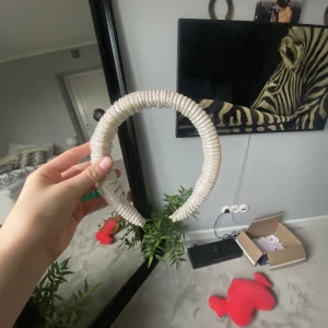 Diadem - Ett jättefint diadem från Gina tricot! Nästan aldrig använt❤️❤️