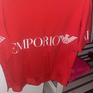 Armani oversize tröja - Armani T-shirt oversize gott skick 