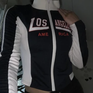 Tjocktröja - Tröja som aldrig kommit till användning, nyskick!