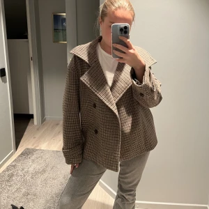 Kappa från arket✨ - Säljer min populära kappa från arket som är sparsamt använd och inga defekter💕 säljer pga den inte kommer till användning längre🥰