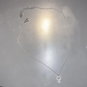 Edblad halsband  - Jättefint halsband som tyvärr inte kommit till användning. Original pris är 399kr