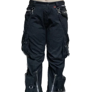 Emo brallor - Byxor från poizen industries i strl s. De är justerbara så skulle kunna vara medium. 