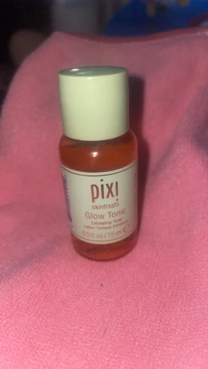 En liten Pixi Glow tonic - En liten  pixi glow tonic Andvänd till det vita stäcket  