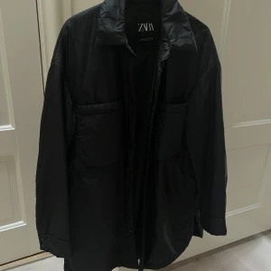Jacka Zara - Fin tunn dunjacka från Zara i XS. Som ny.