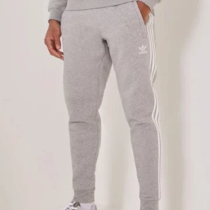 Adidas byxor - Adidas träningsbyxor äkta såklart köpt för 450kr