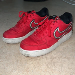 Nike skor  - Har använt dectyp tre månader, är jätte sköna. Anledning jag vill sälja de jag har ingen kläder som passar de.