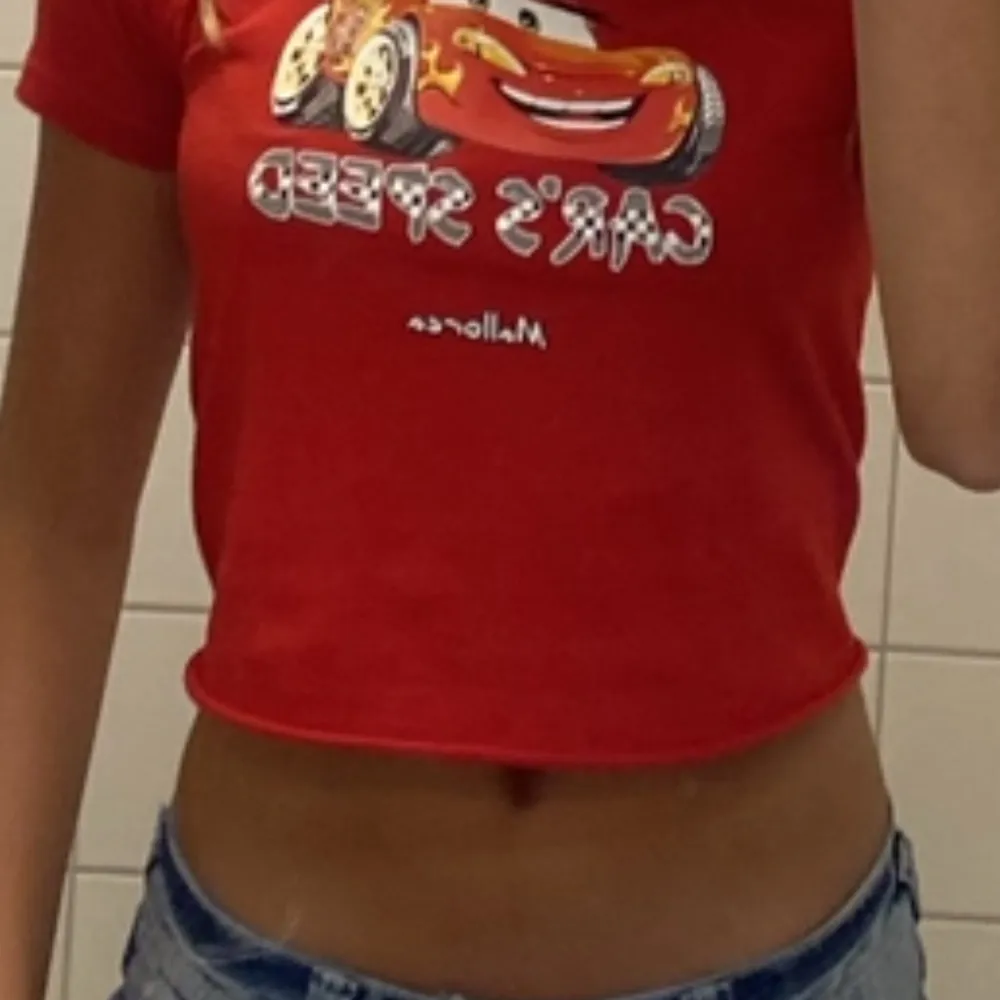 Supersnygg t-shirt. Som tyvärr är för liten för mig nu💗 Croppad. T-shirts.