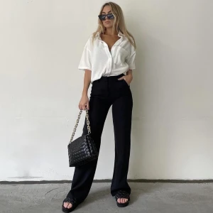 Kostymbyxor  - Hög midja. Längd 32 och storlek 34. Bra skick. 